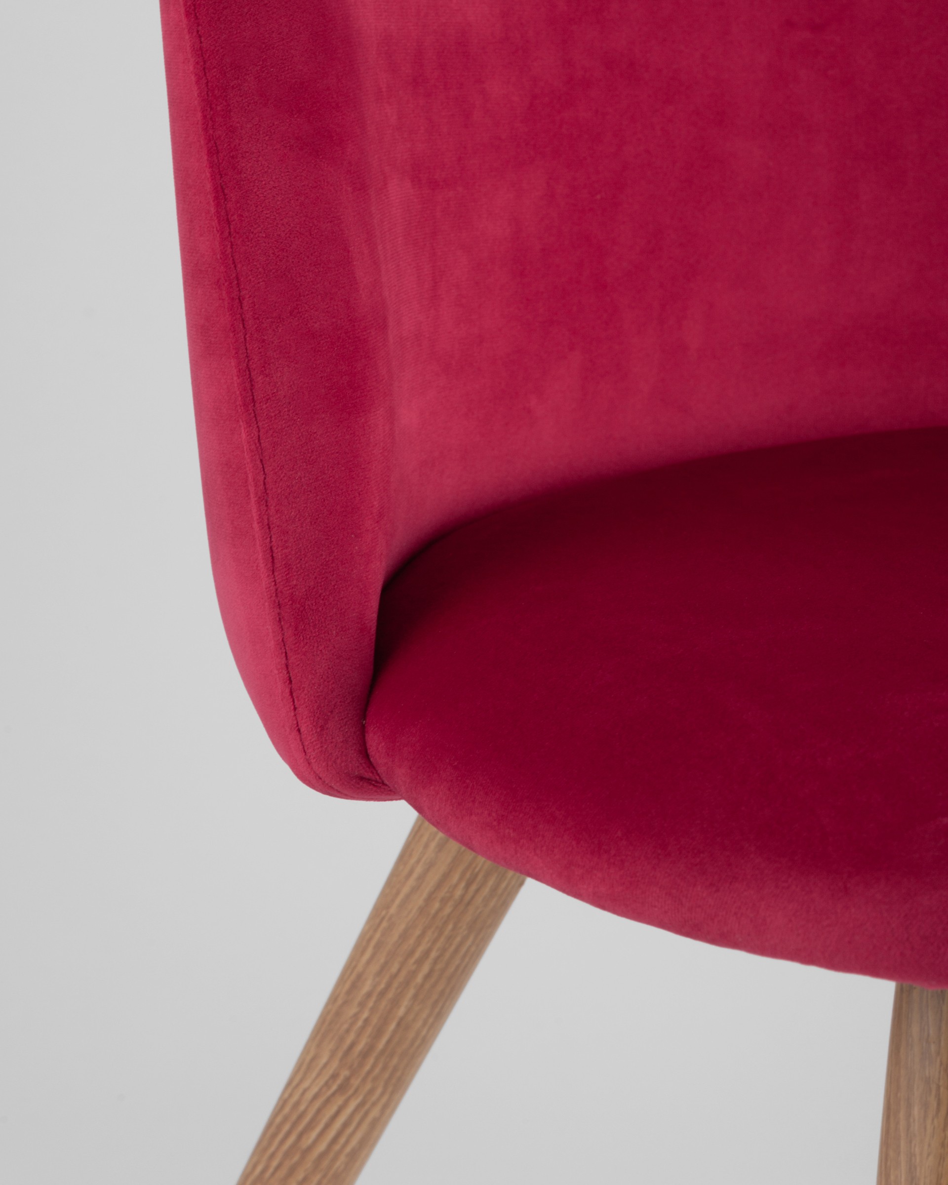 Стул Лион красный, сиденье и спинка из красного велюра, каркас оцинкованный металл с принтом под нату