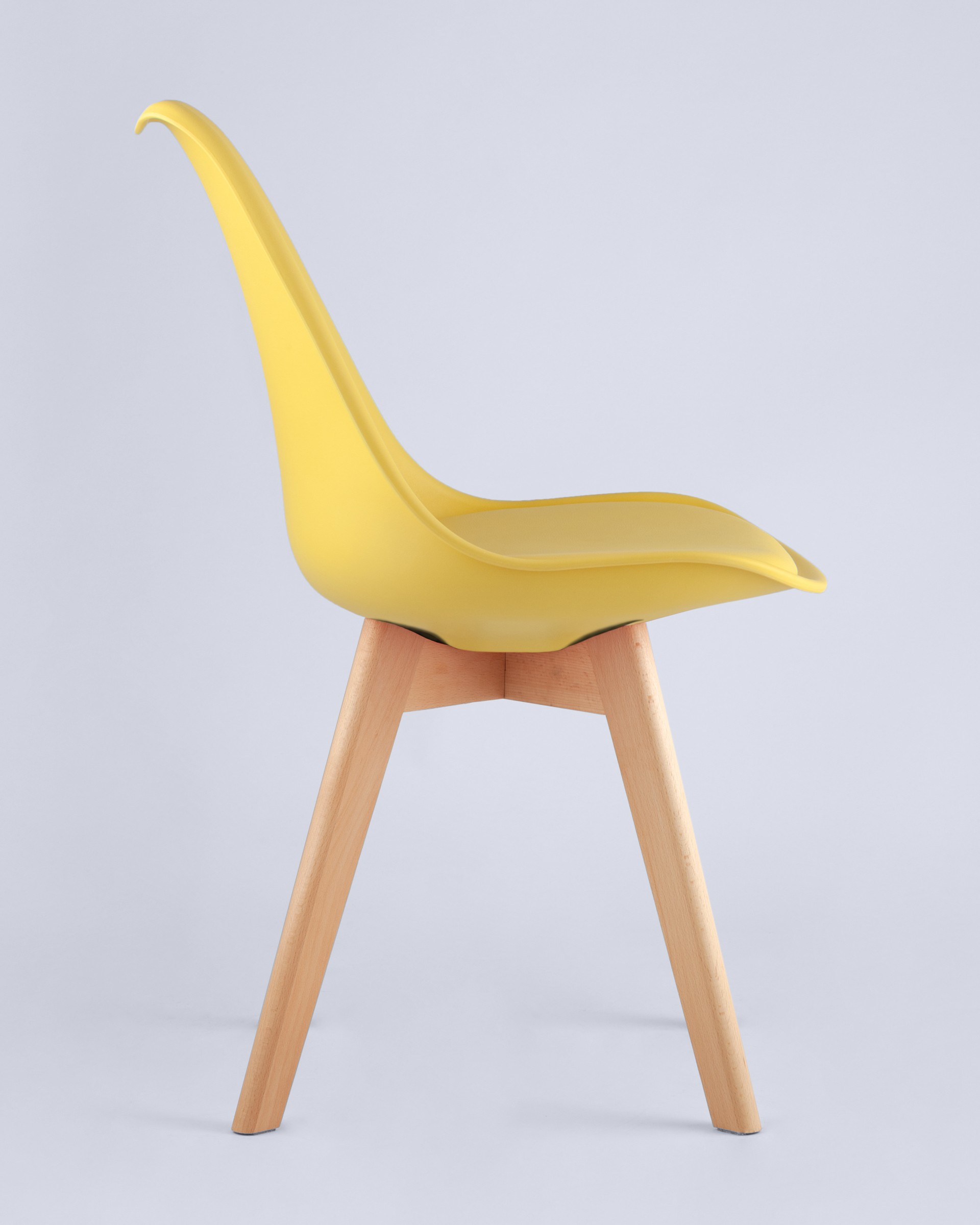 Стул Frankfurt желтый, сиденье из сочетания пластика и экокожи, ножки деревянные