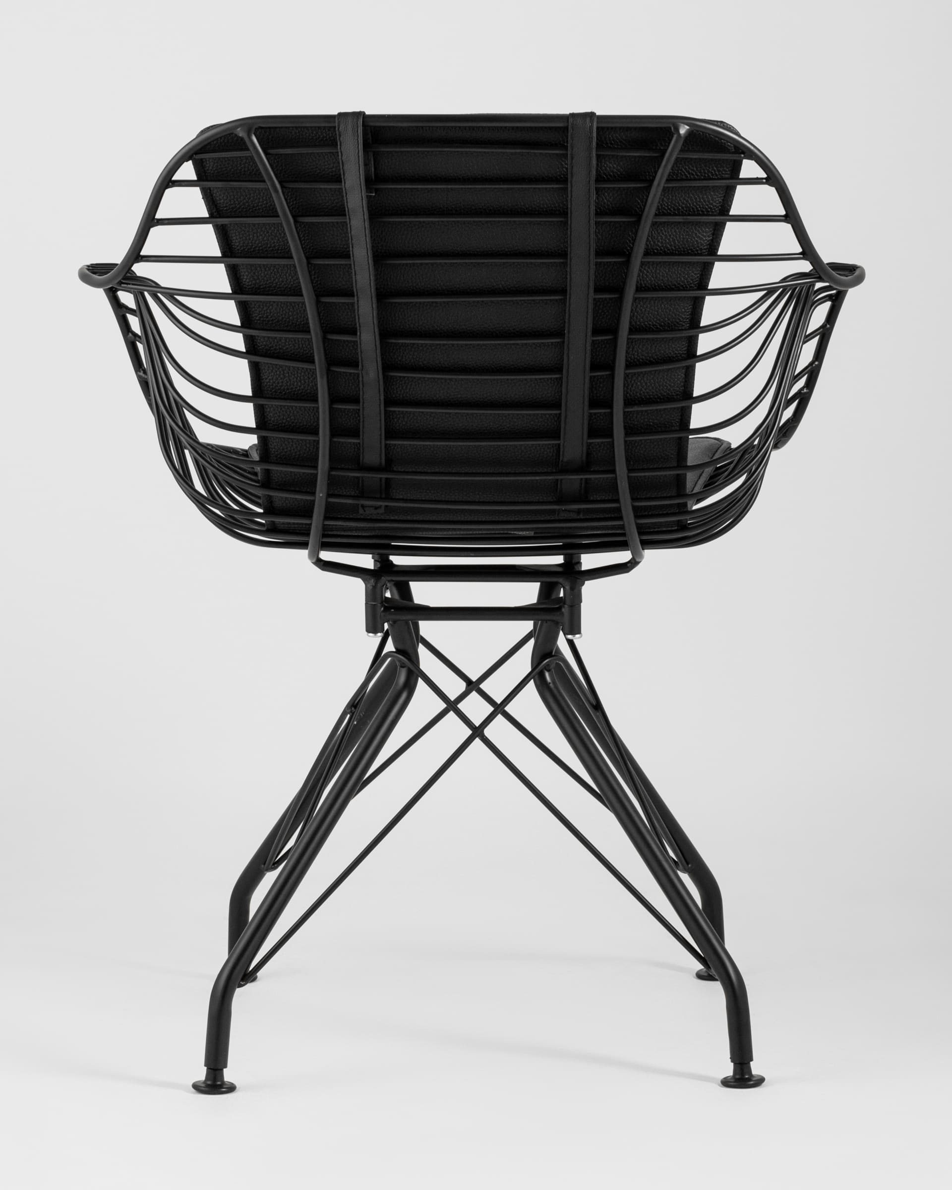 Кресло Thomas черное из металла с обивкой из экокожи черного цвета
