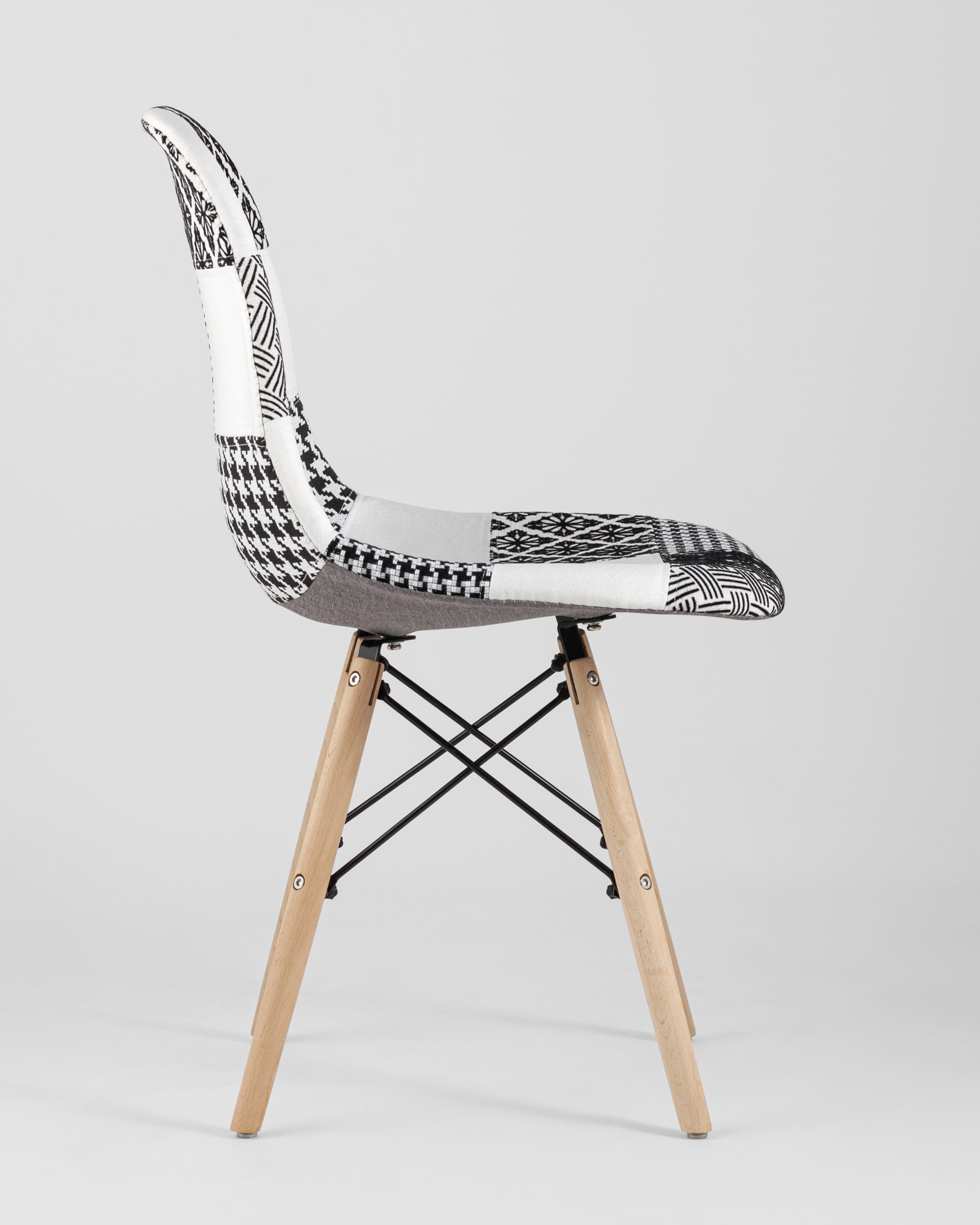 Стул Eames обивка в стиле пэчворк черно-белый, ножки массив бука