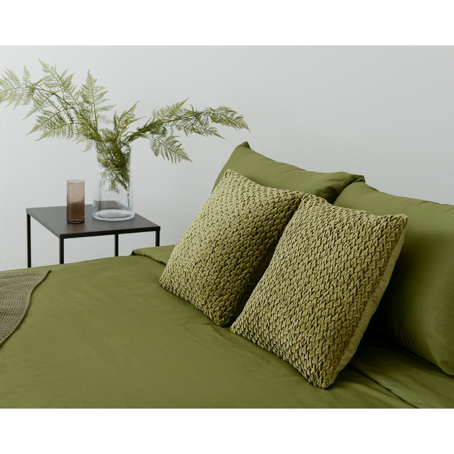 Подушка декоративная стеганая из хлопкового бархата оливкового цвета essential, 45х45 см