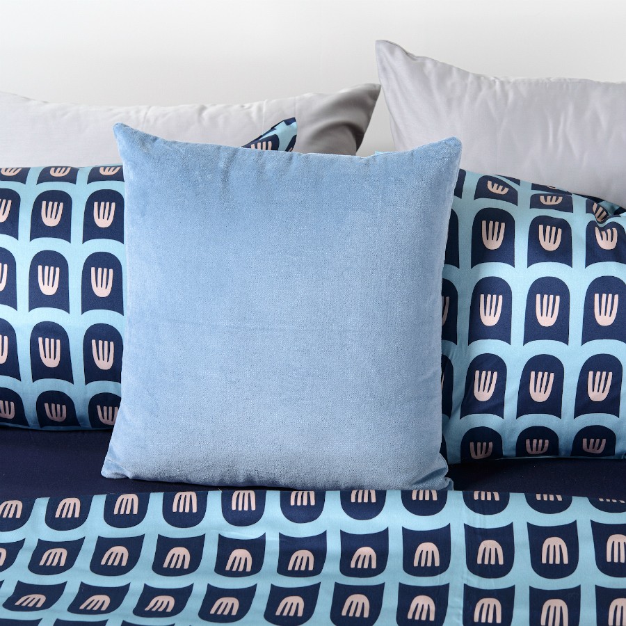 Подушка декоративная из хлопкового бархата светло-синего цвета из коллекции essential, 45х45 см