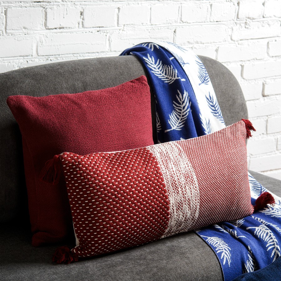 Подушка декоративная из хлопка фактурного плетения бордового цвета из коллекции essential, 45х45 см