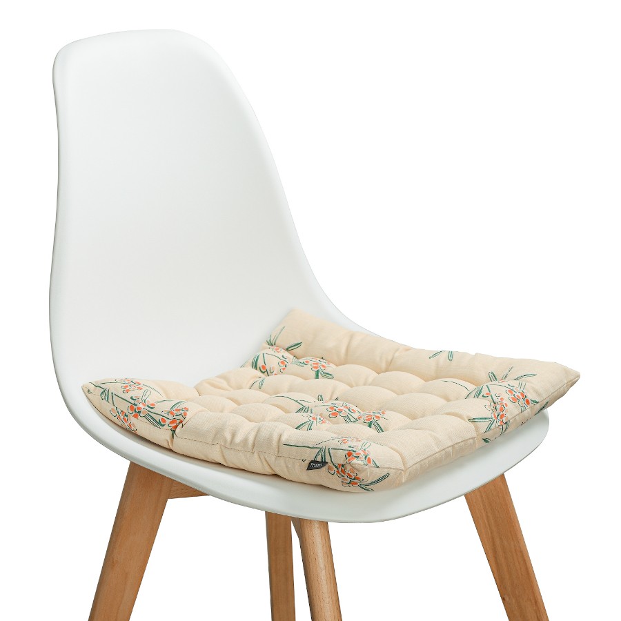 Подушка на стул стеганая из хлопка с графичным принтом Обед рябинника из коллекции russian north, 40х40 см