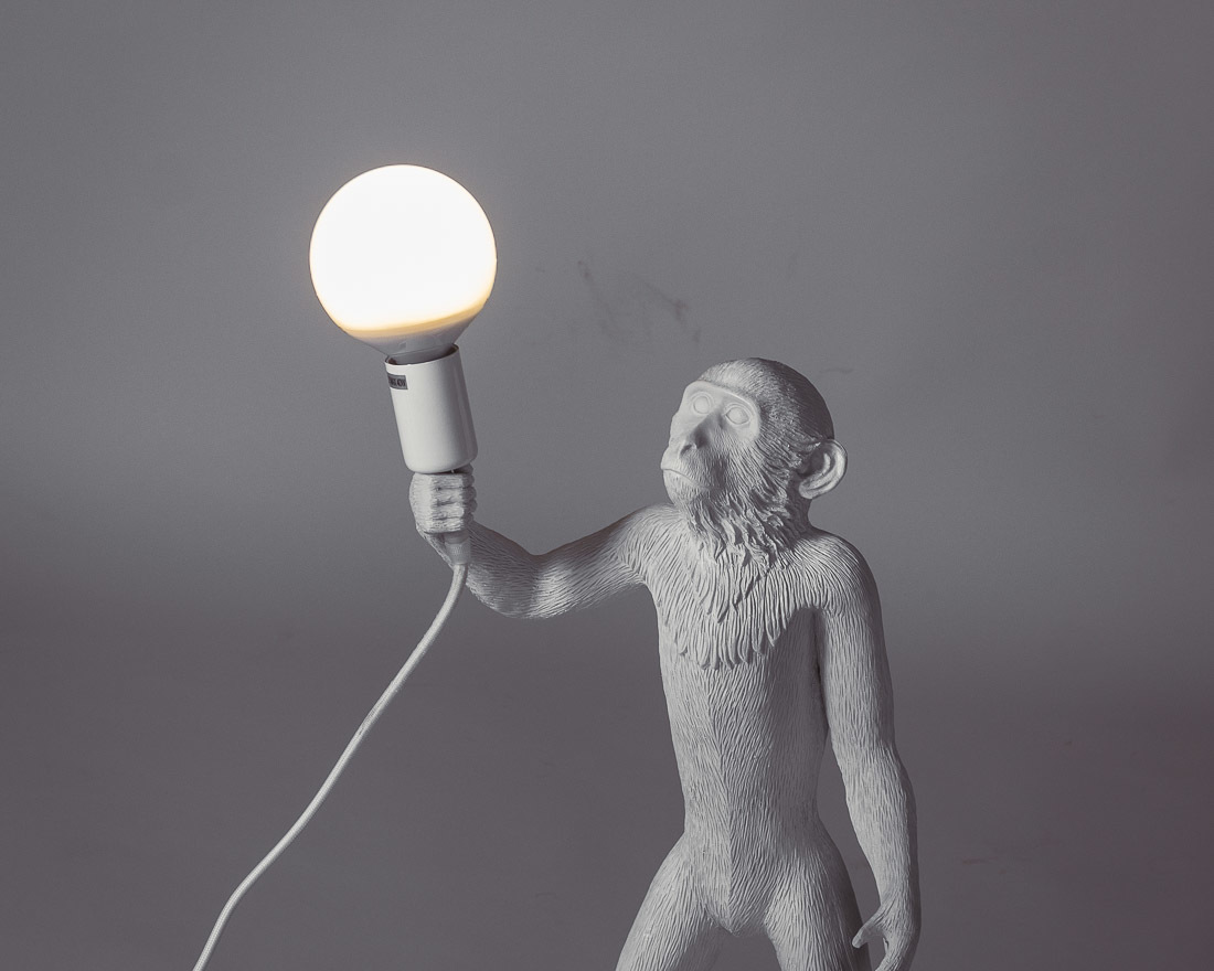 Лампа настольная The Monkey Lamp Standing Version белый