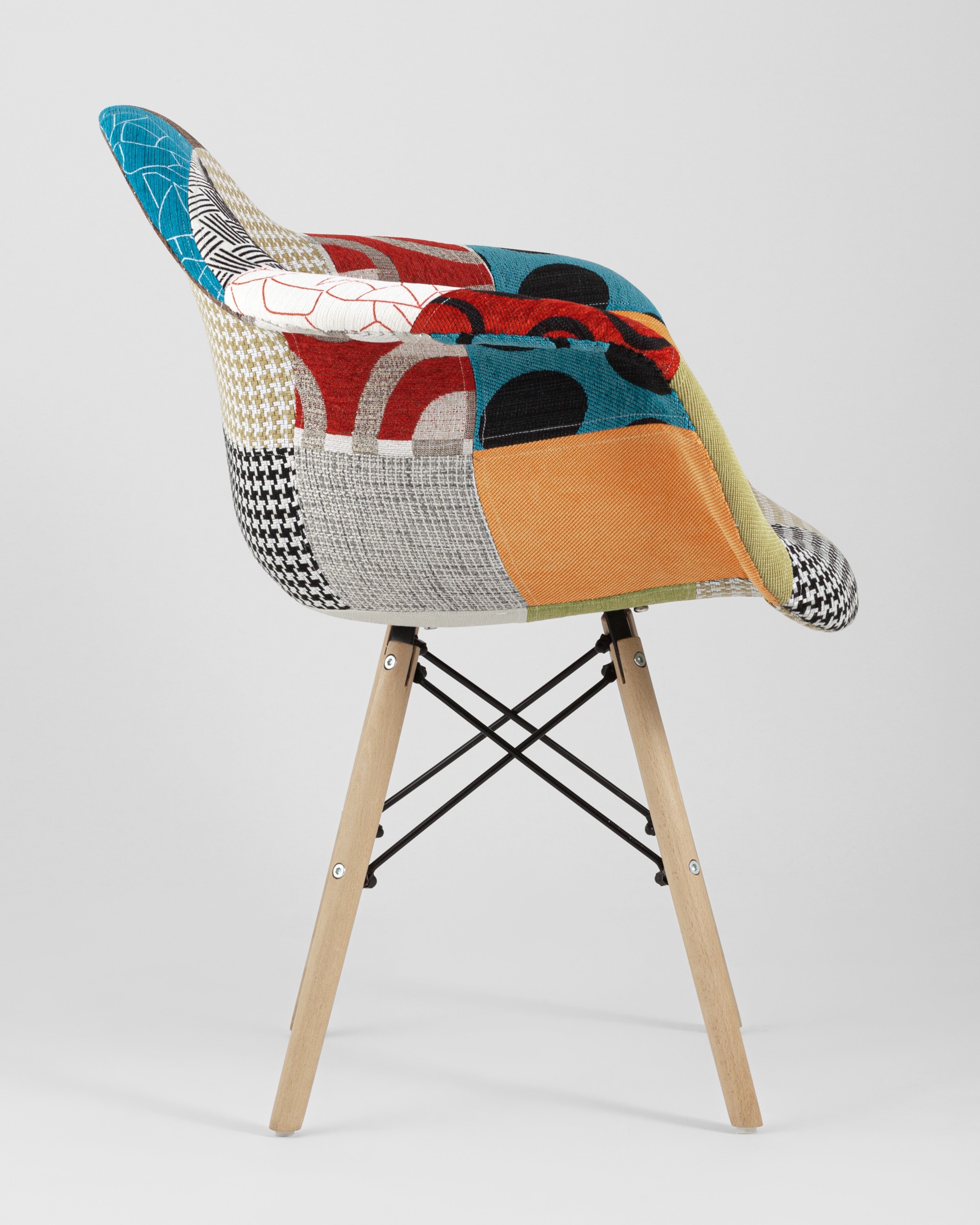 Кресло Eames DSW обивка тканевая в стиле пэчворк, ножки из массива бука